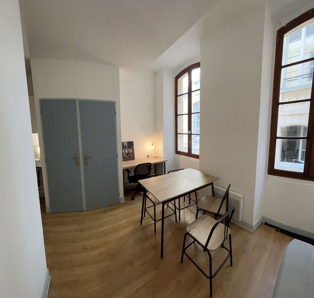 Studio 25 m2 parfait état Hyper Centre