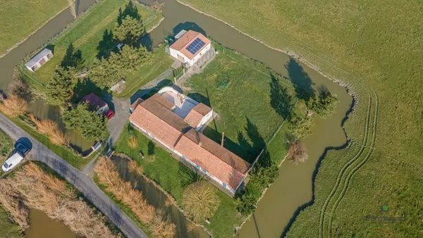 Longère 1797 pierres rénovée 183 m² 6 pièces terrain 5000 m²