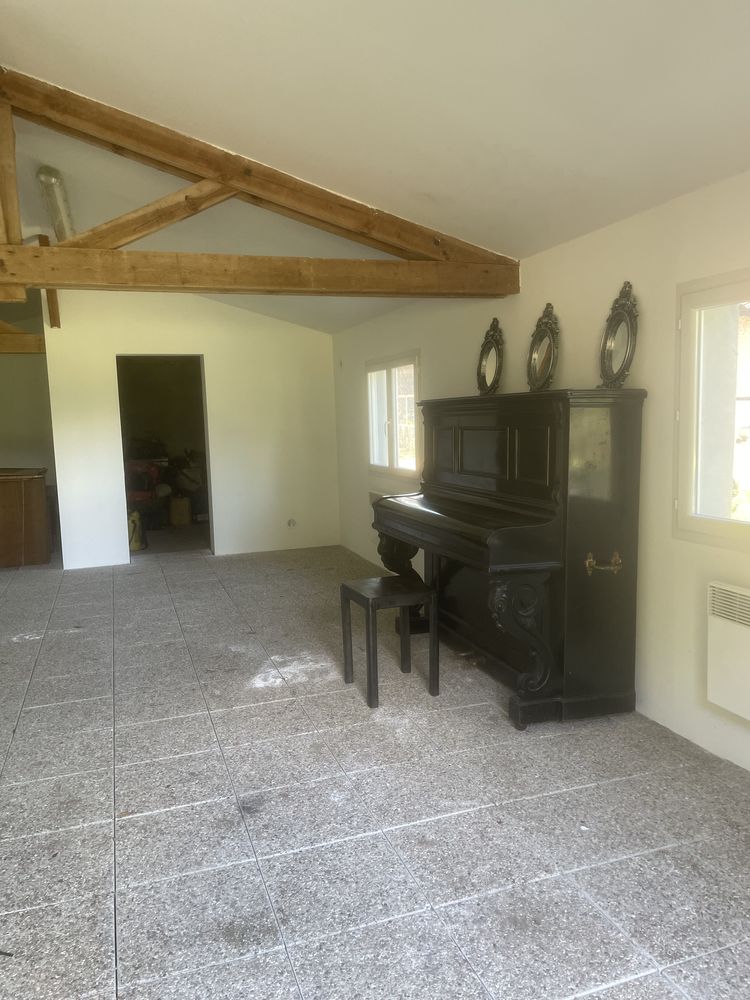 Belle propriété de caractère en pierre tout à fait atypique