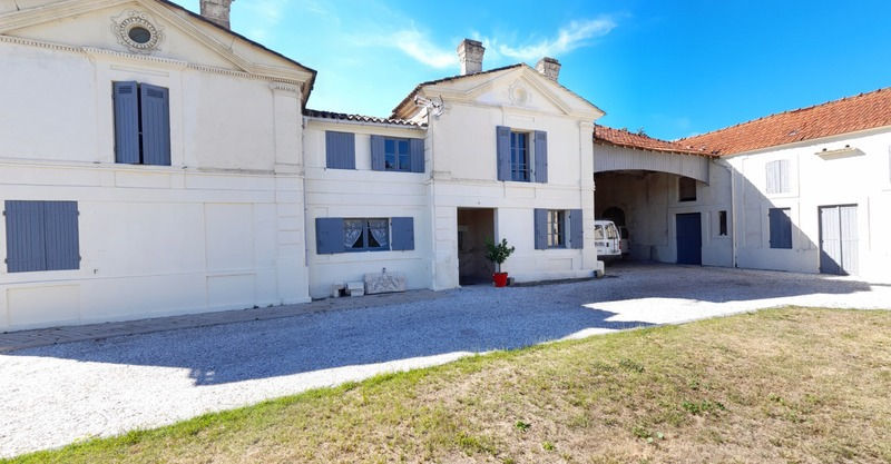 pour cause santé je brade ma propriété, ancien château à vin