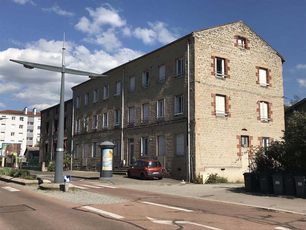 studio 23 m2 plein sud, calme et avec place de parking