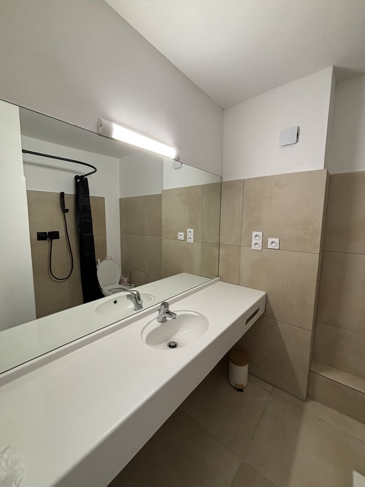 studio rénové et meublé à neuf avec balcon et parking