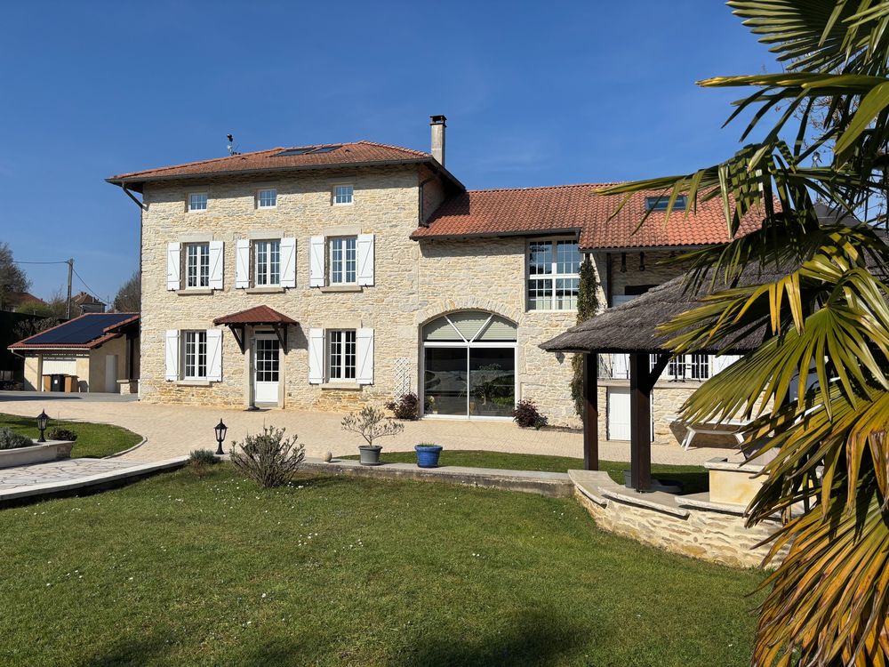 Maison en pierre, 8 pièces