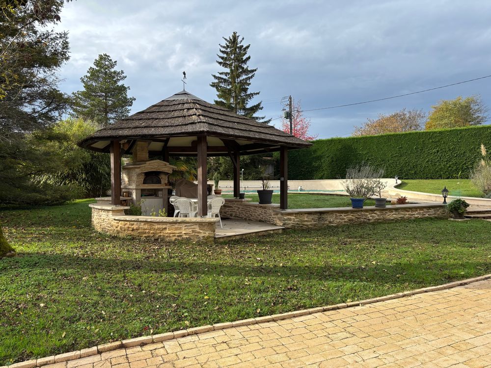 Maison en pierre, 8 pièces