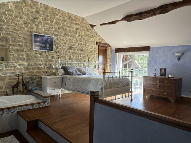 Maison en pierre, 8 pièces