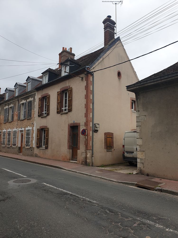 Maison de ville divisée en 2 apparts sur CHATILLON COLIGNY