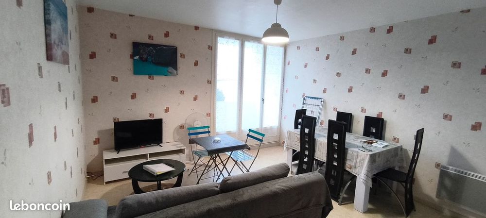 Appartement entièrement meublé place de parking privé