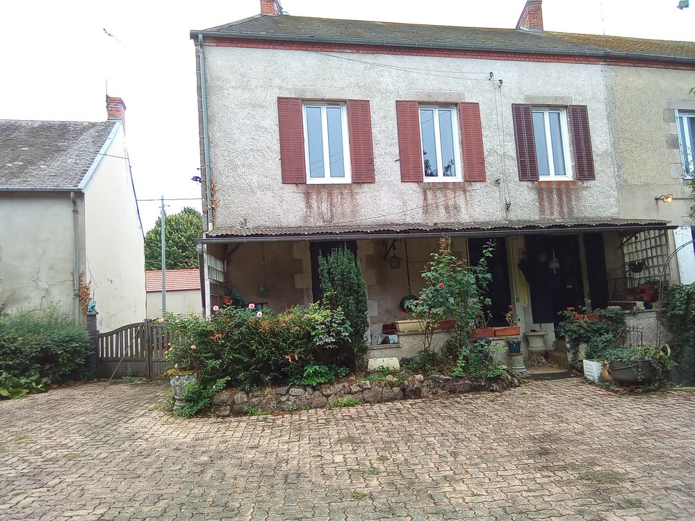 Grande maison familiale avec jardin et dépendances