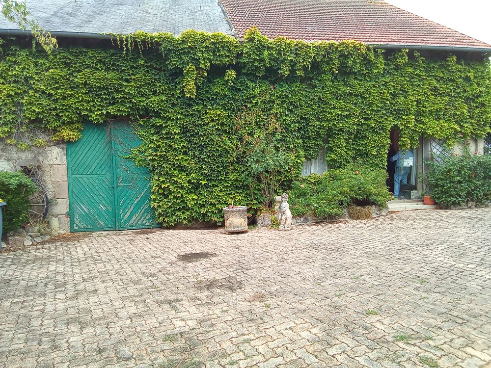 Grande maison familiale avec jardin et dépendances