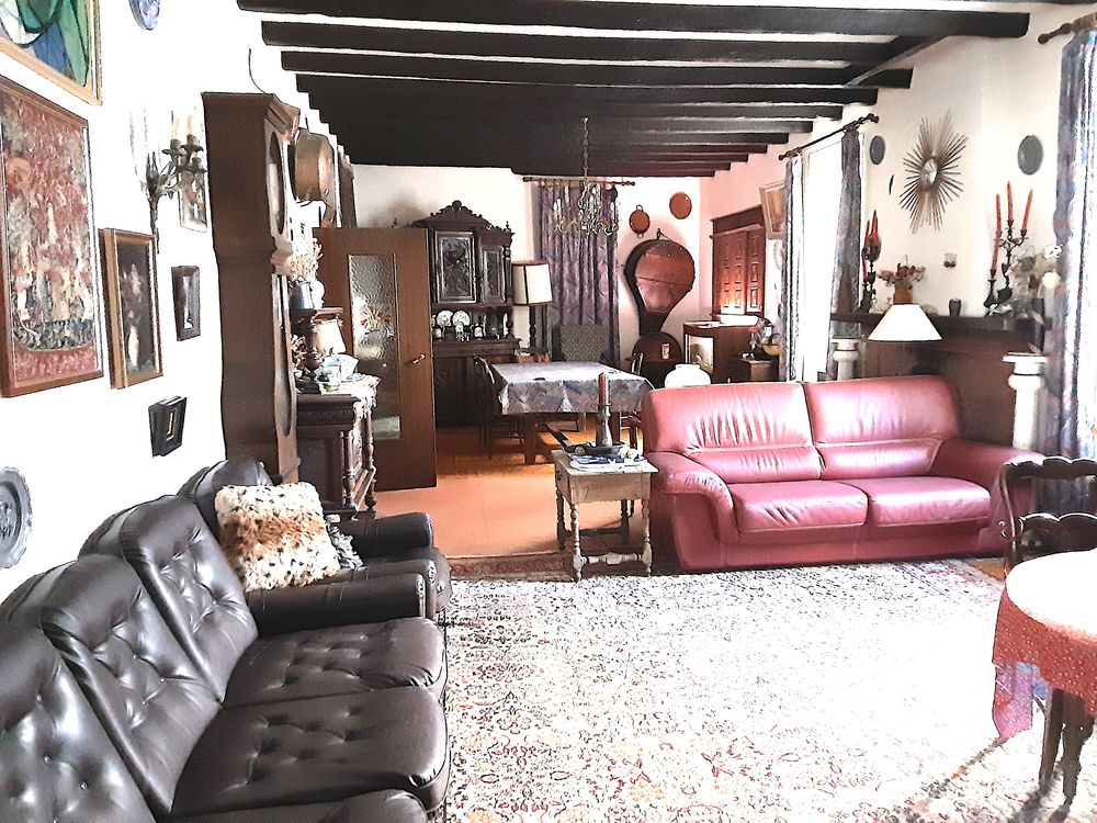 Grande maison familiale avec jardin et dépendances