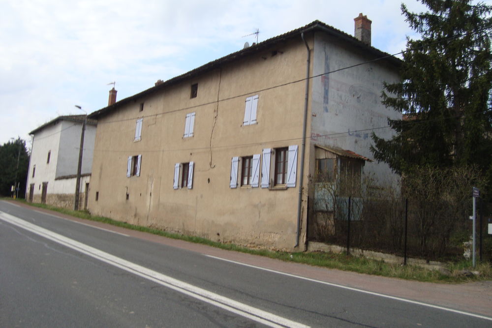 UN LOT de 2 Maisons habitations une dépendance