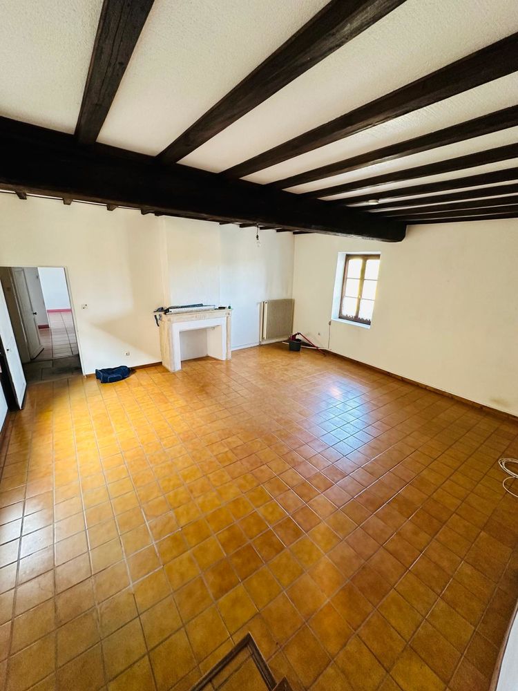 UN LOT de 2 Maisons habitations une dépendance