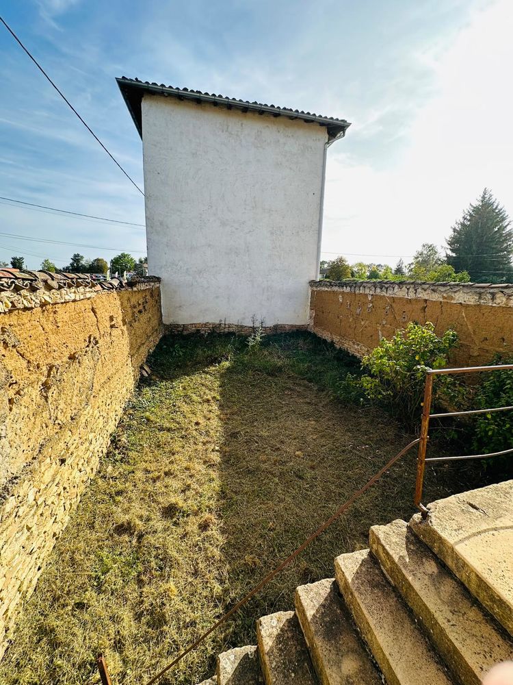 UN LOT de 2 Maisons habitations une dépendance