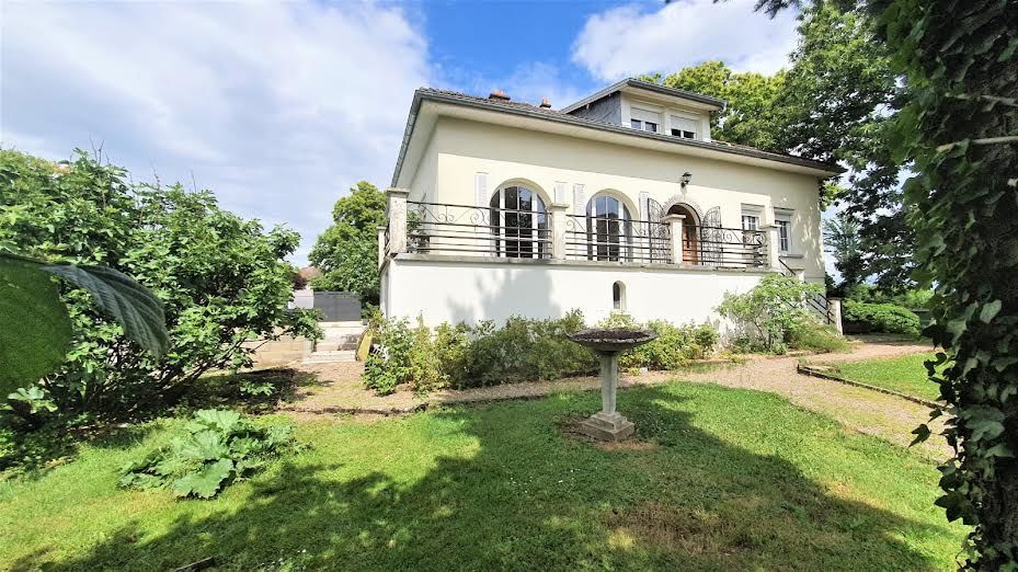 Maison 6 pièces 244 m²