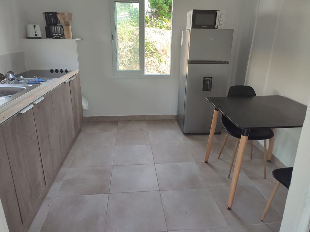 à Thomas Bouillante maison individuelle