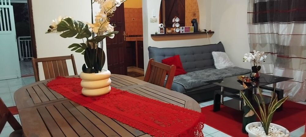 F1 MEUBLÉ À SAINTE-ANNE MOIS OU SEMAINE C/C INCLUS
