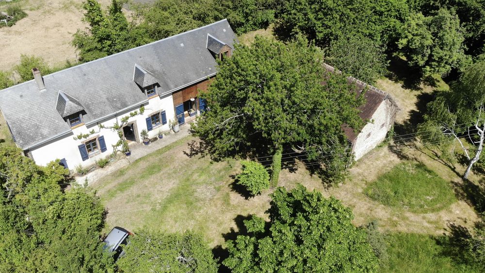 Charmante Longère perche vendômois avec grand jardin-forêt.