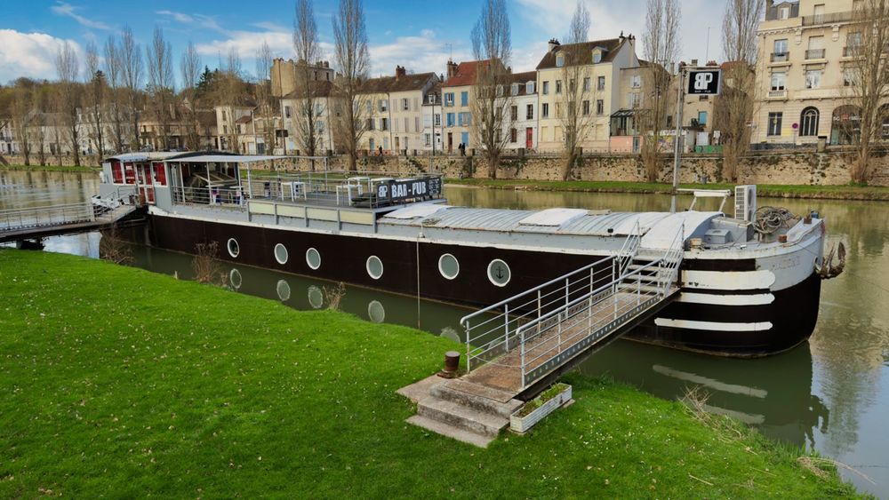 Péniche Freycinet 38,95m x 5,05 m