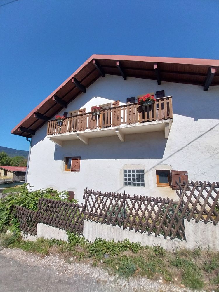 Maison+ maisonnette, au calme Lancrans (valserhone)