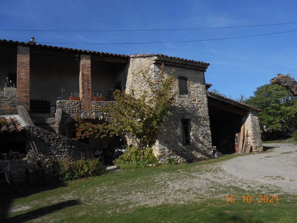 mas ancien,un appartement habitable a renover,environ 85m2,