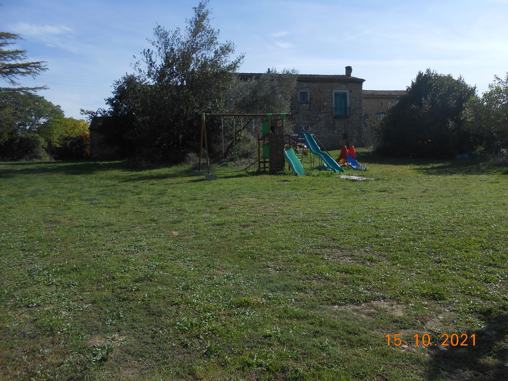 mas ancien,un appartement habitable a renover,environ 85m2,