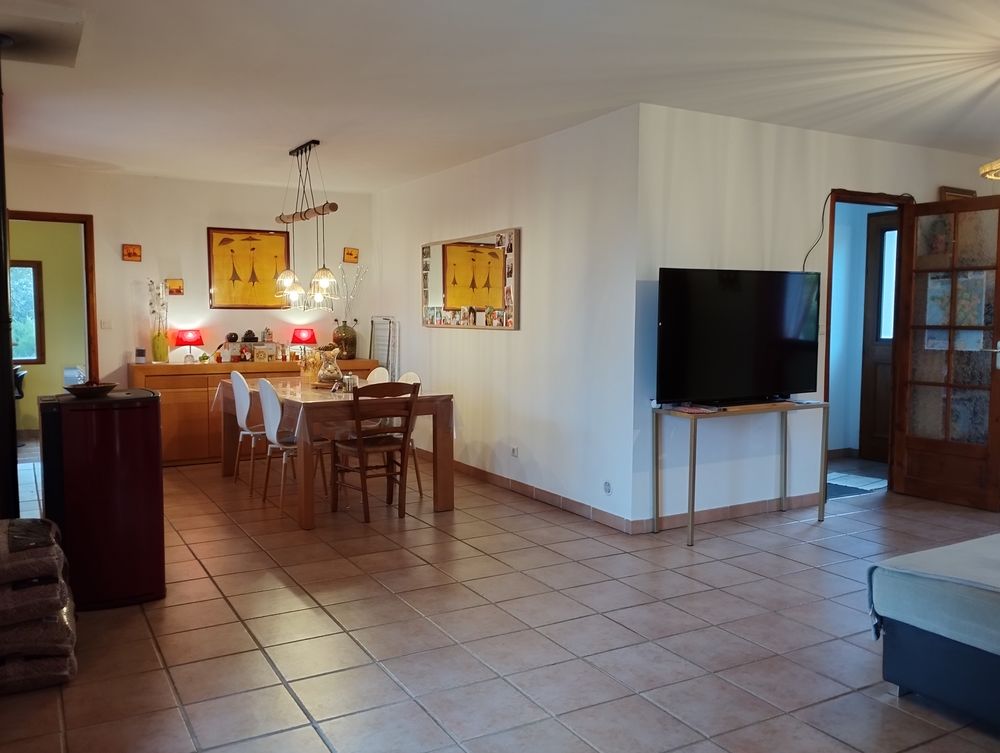 MAISON T4 PLAIN PIED AVEC PISCINE ET GRAND JARDIN