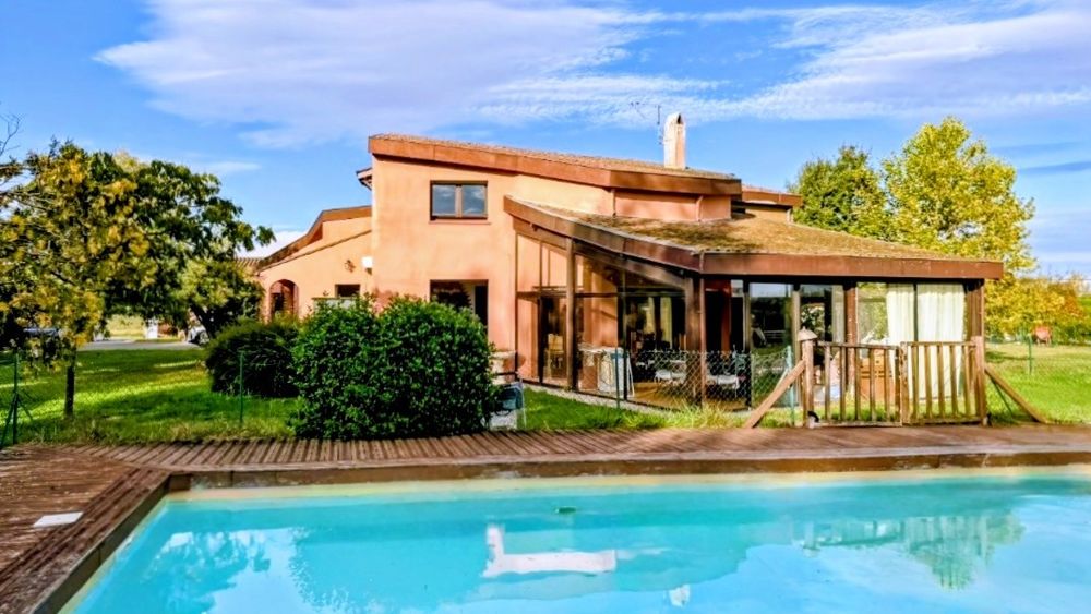 Maison architecte 250m². Jardin 2700m². Garage. Piscine