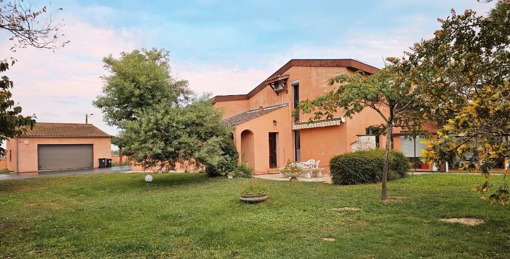 Maison architecte 250m². Jardin 2700m². Garage. Piscine