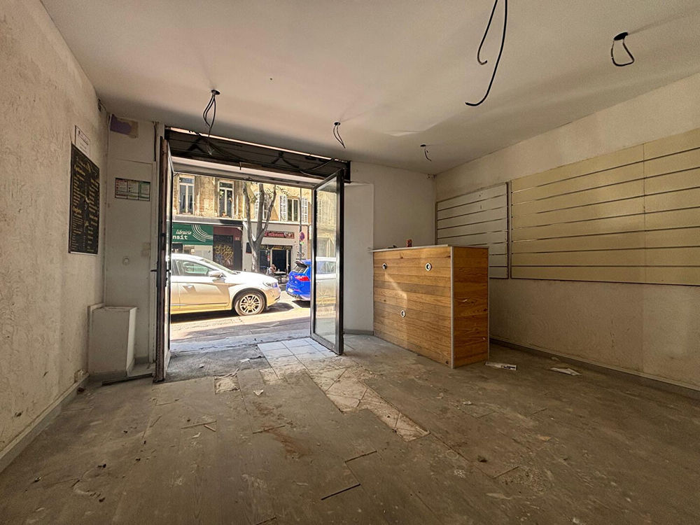 RARE A LA VENTE LOCAL COMMERCIAL AU COEUR DU CHAPITRE 129000 13001 Marseille