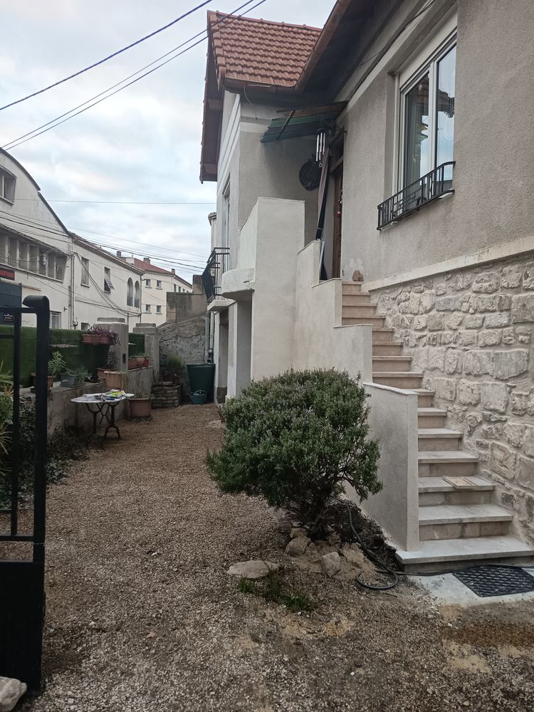 Ensemble immobilier de 2 logements, 1 hangar sur 710 m2