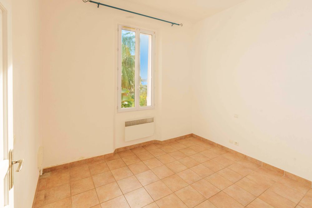Appartement 83m2, situé en centre-ville, à 100m de la plage