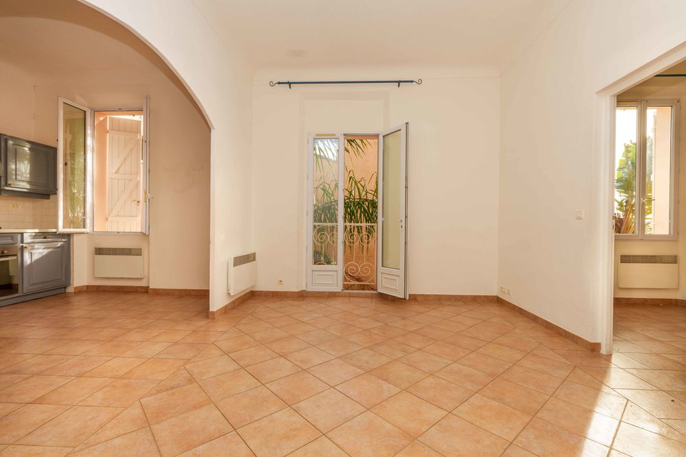 Appartement 83m2, situé en centre-ville, à 100m de la plage
