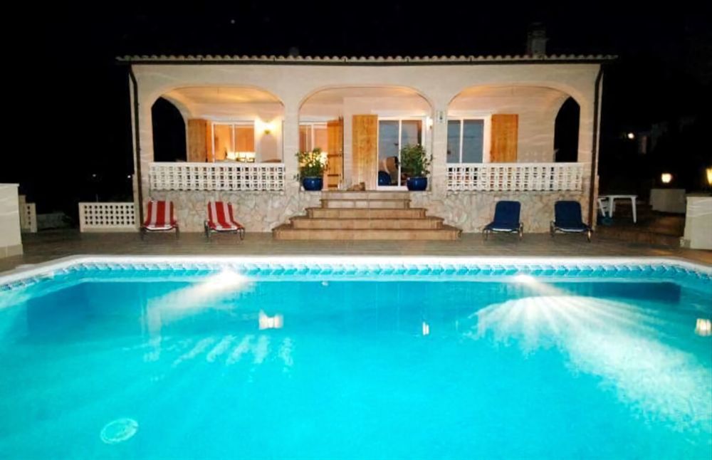 Villa T6 avec piscine privée, à quelques minutes des plages