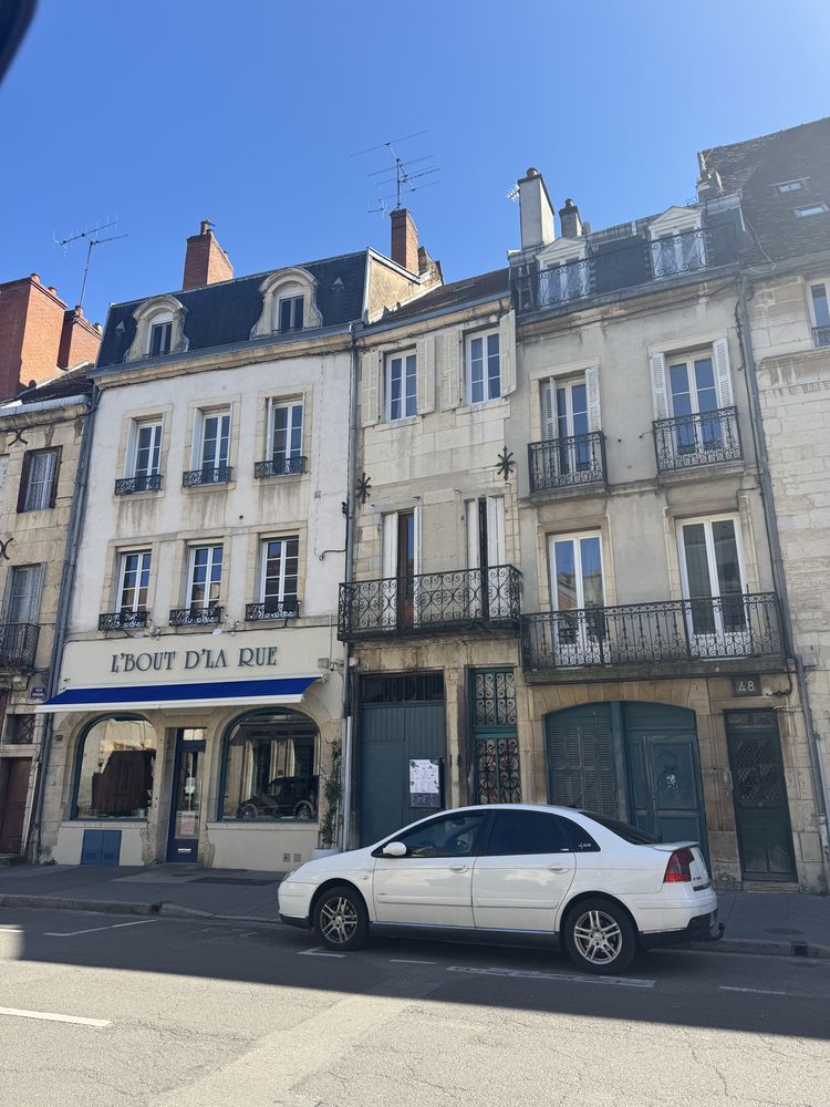 Appartement quartier Antiquaires + balcon