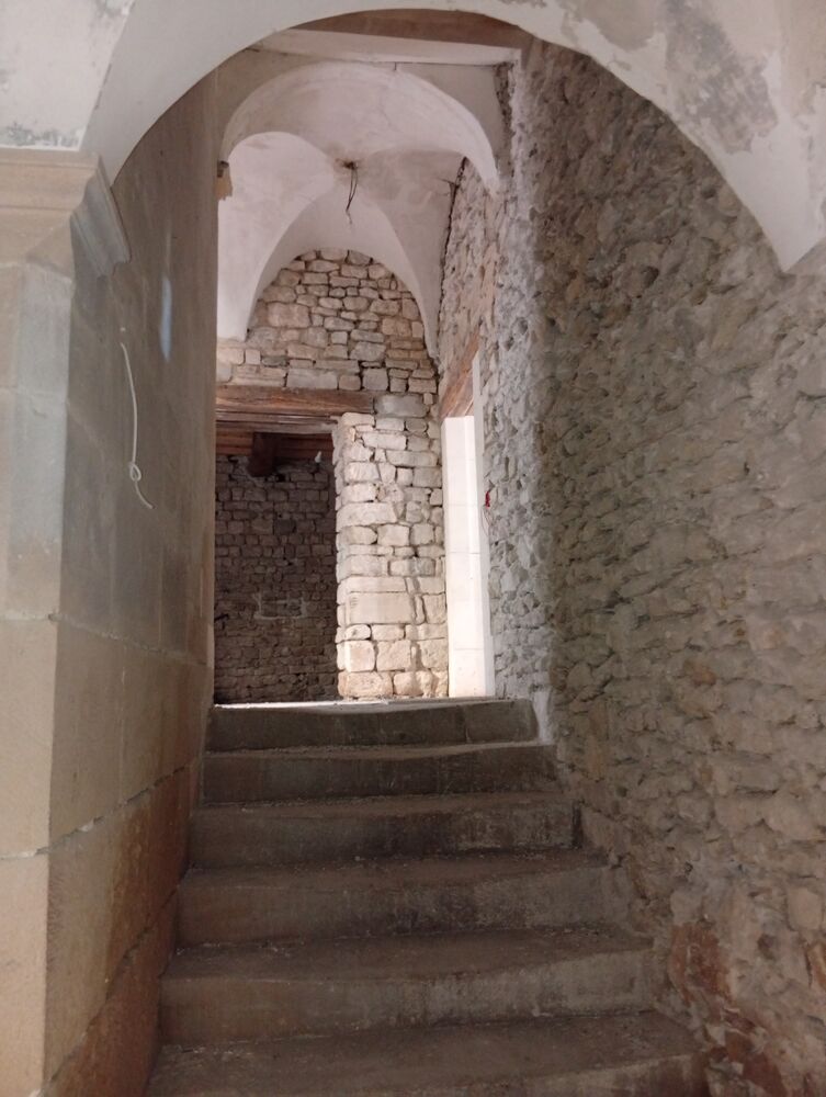Maison Seigneuriale centre de VENASQUE 450 M2 ENVIRON