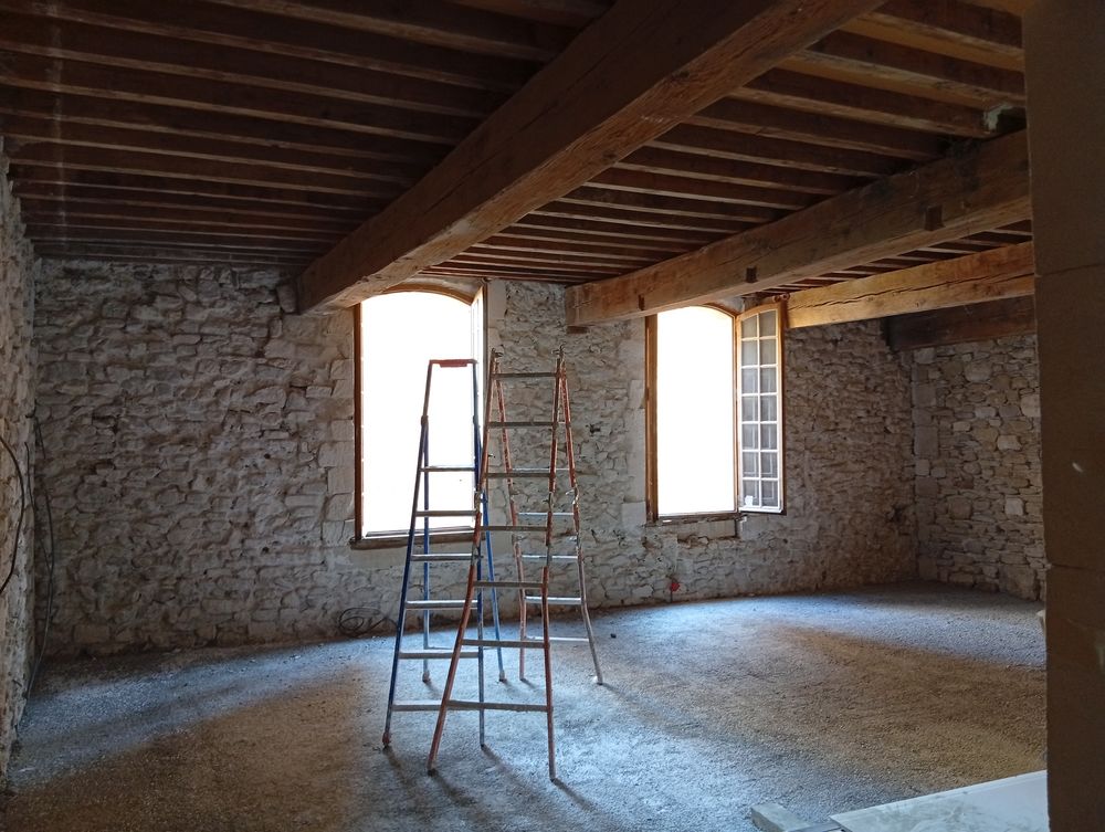 Maison Seigneuriale centre de VENASQUE 450 M2 ENVIRON
