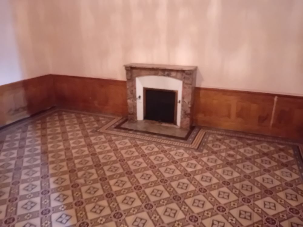 Charme de l'Ancien et Potentiel au coeur du bourg d'Auverse