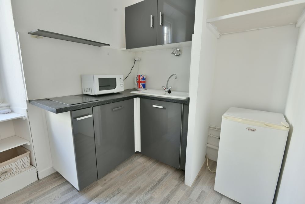 Studio meublé avec clim - Ctre Bagnols/Cèze proche Marcoule