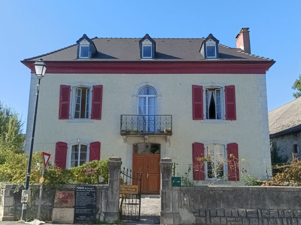 Maison de maitre, 9 pièces, 6300m2 de terrain et grange