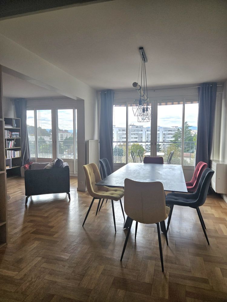 Appartement 105 m², traversant, dernier étage, rénové
