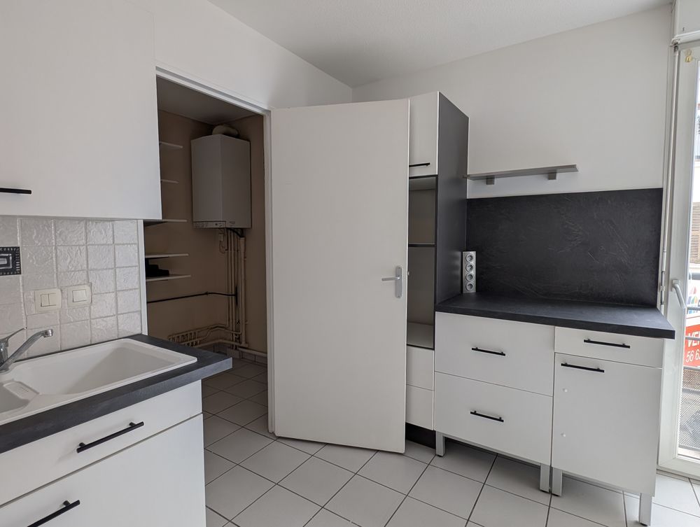Grand appartement fonctionnel, centre ville. Double garage