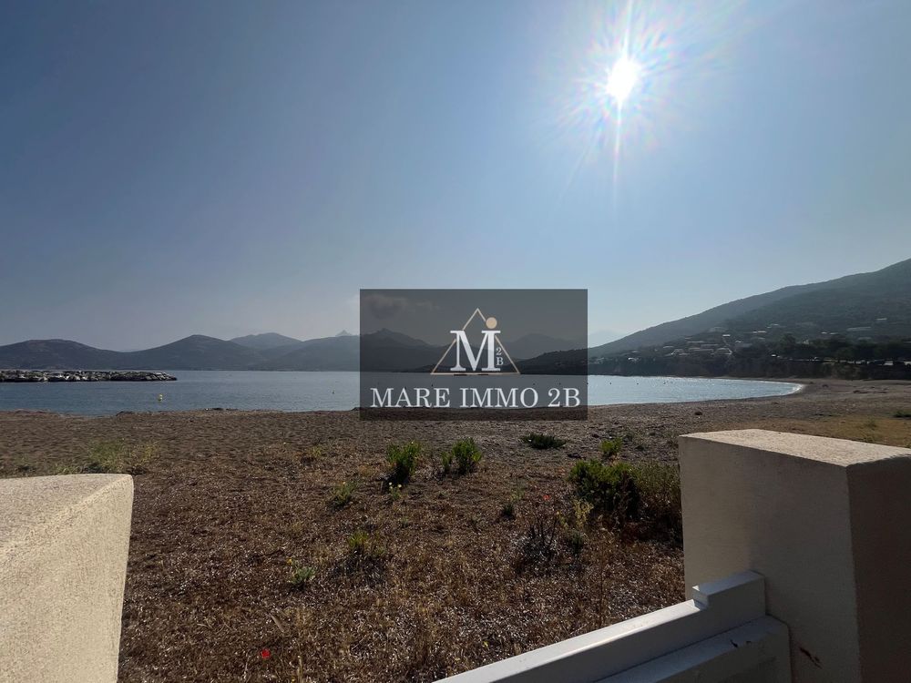 Villa les pieds dans l'eau