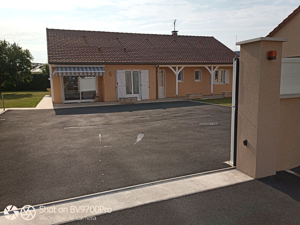 maison + un terrain attenant