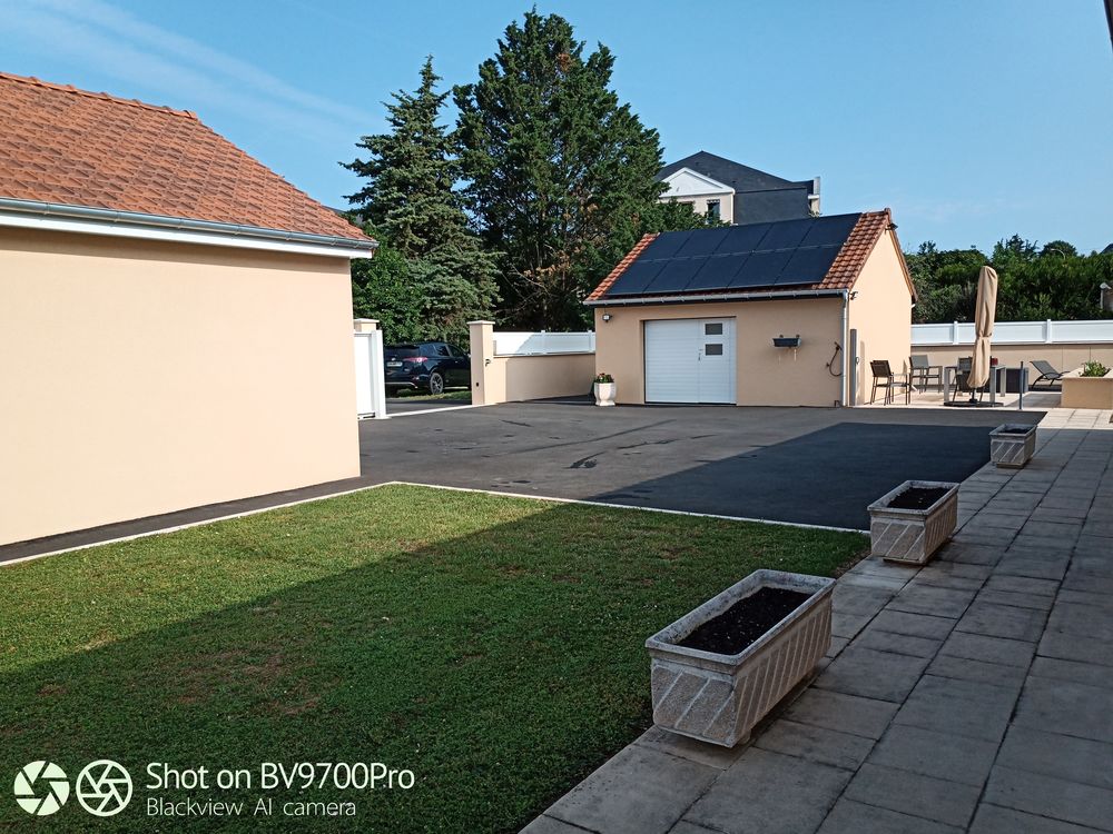 maison + un terrain attenant
