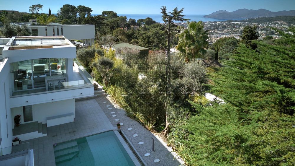 VILLA CALIFORNIENNE hauteurs de Cannes, 5ch vue mer 4km gare
