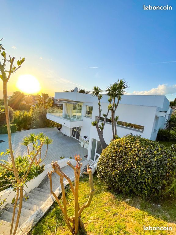 VILLA CALIFORNIENNE hauteurs de Cannes, 5ch vue mer 4km gare
