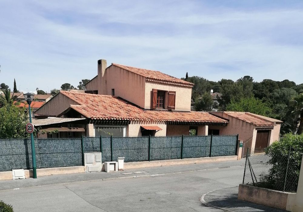 Grande villa à SAINT RAPHAEL (83700)
