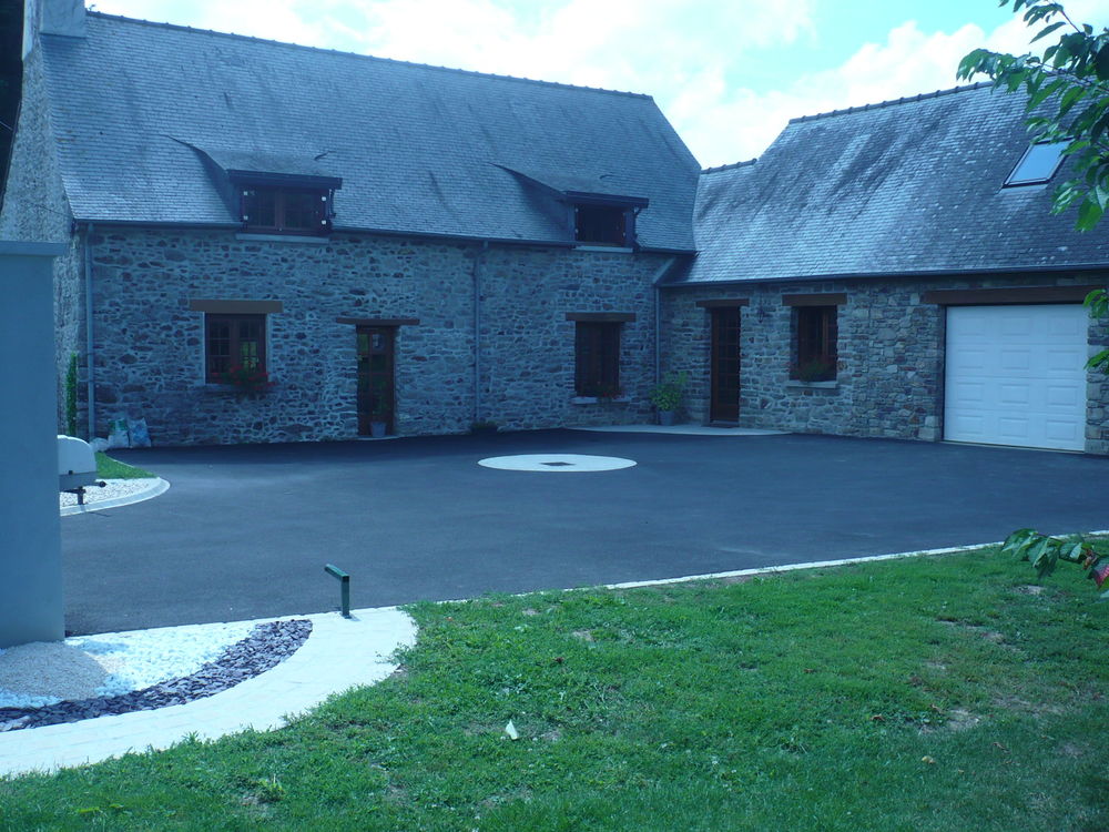 Grande maison en pierre