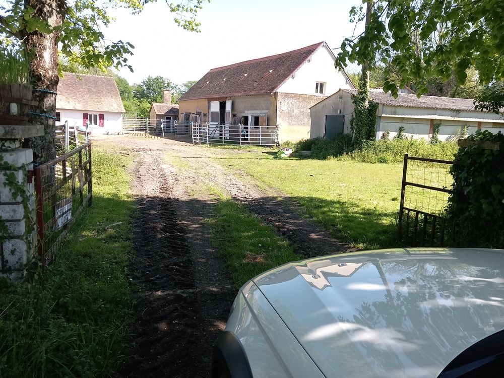 Maison 834m2 de dépendances+carrière équestre 2,5 hectares