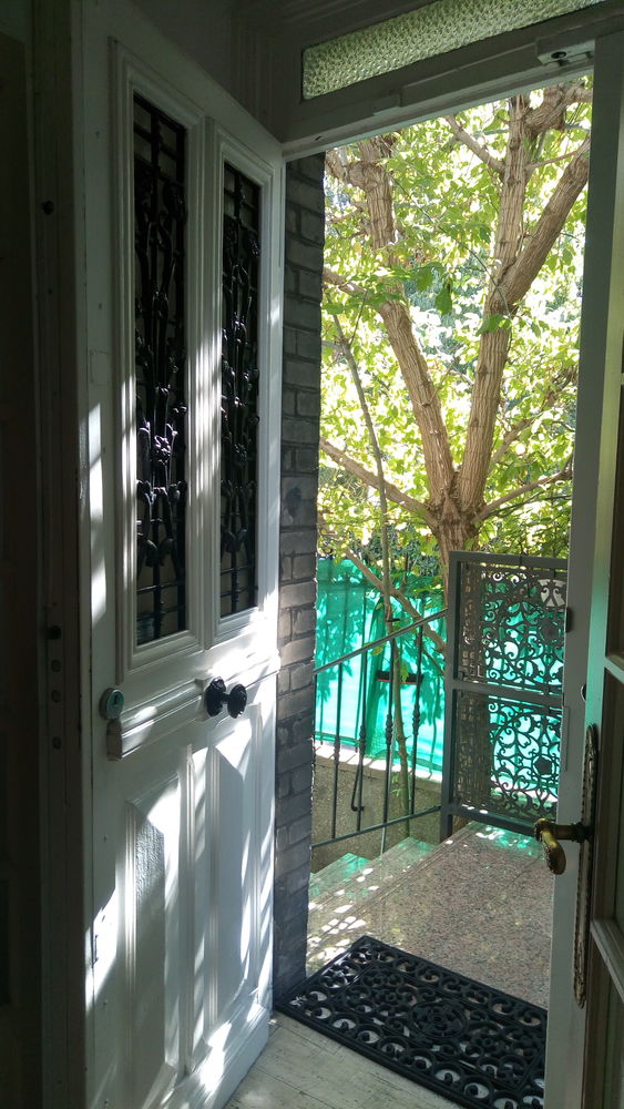 belle maison T 6 + 2, cour, parking ,5 mn gare Lyon,